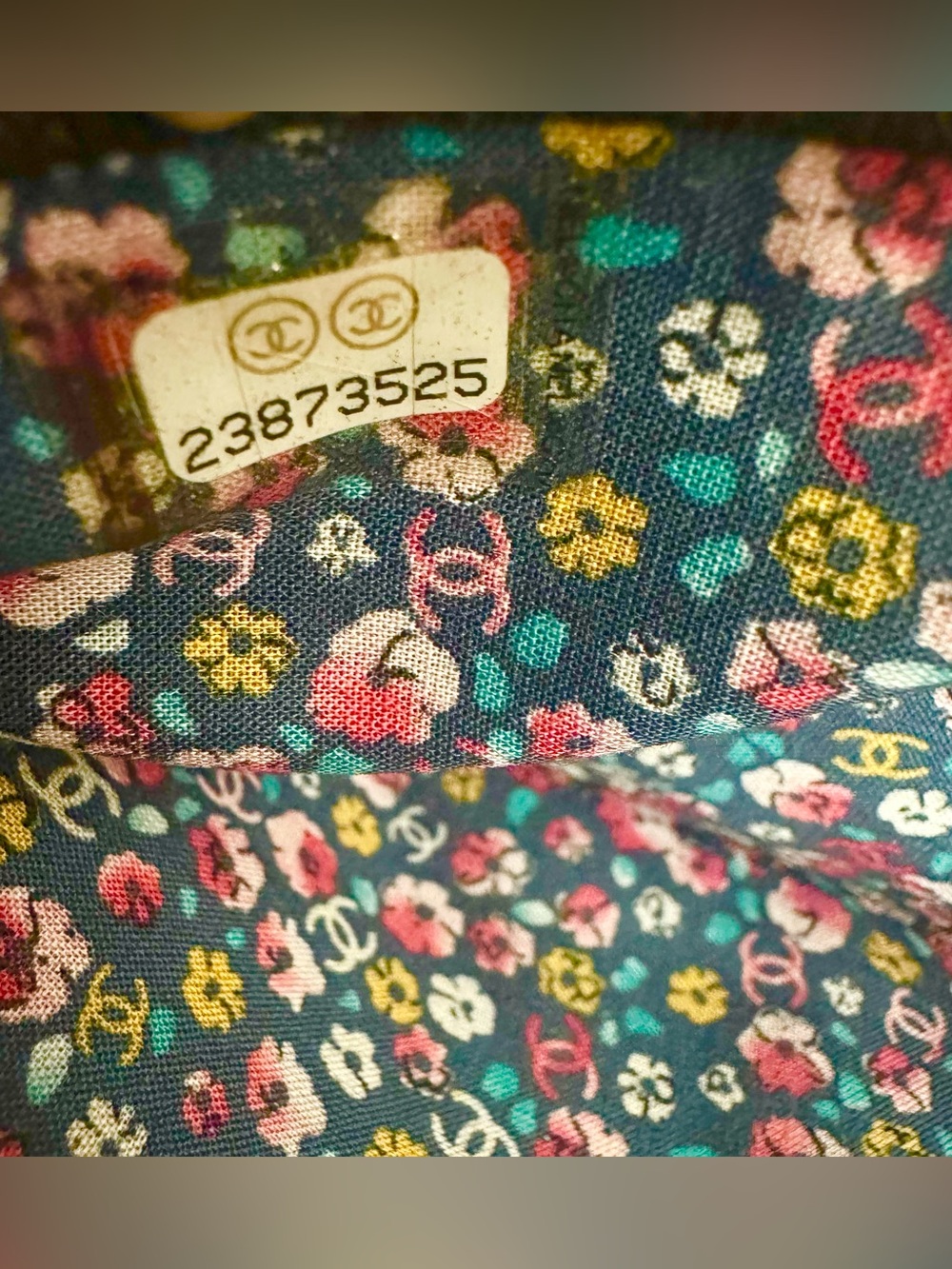 Chanel Lucky Clover Motif Wallet - Picture 9 of 16